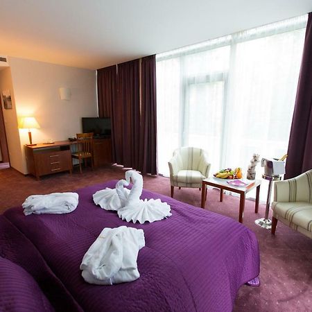 Hotel Park Avenue **** 피에슈타니 외부 사진